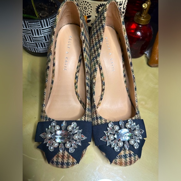 Plaid Heels with front Bow Embellishment - Picture 2 of 6